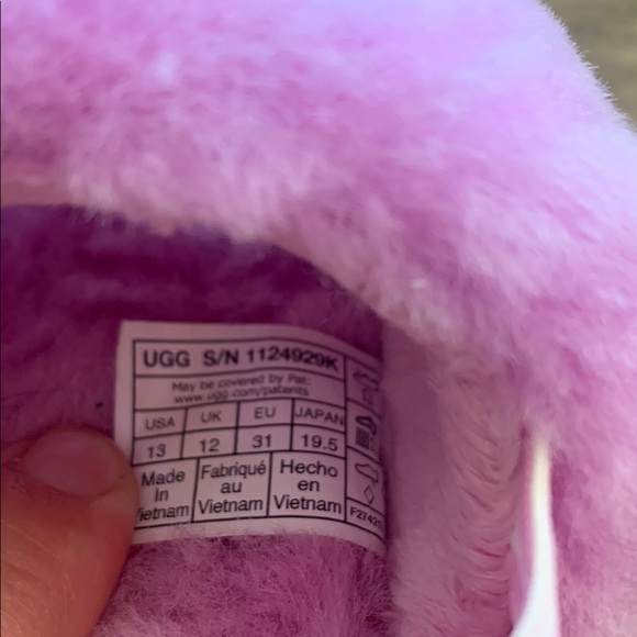 UGG Fuzzy Pink Slides - Picture 2 of 5